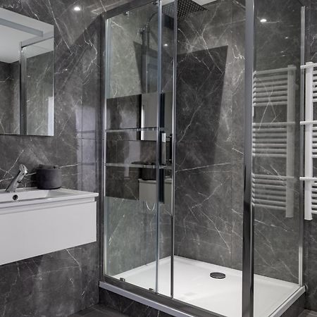 Suite Avec Jacuzzi & Terrasse Savigny-le-Temple Exterior foto